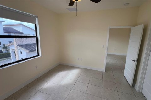Condo in Doral, Florida, 2 bedrooms  № 2040466 - photo 7