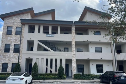 Condo in Doral, Florida, 2 bedrooms  № 2040466