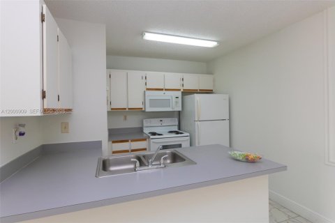 Снять в аренду кондоминиум в Хайалиа, Флорида 1 спальня, 72.65м2, № 2065097 - фото 3