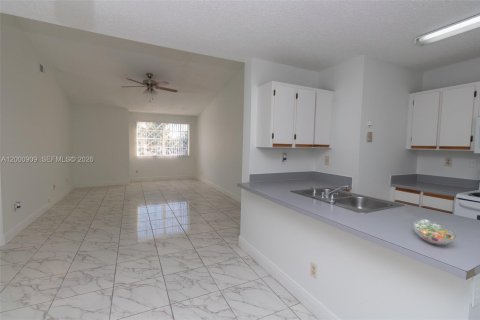 Снять в аренду кондоминиум в Хайалиа, Флорида 1 спальня, 72.65м2, № 2065097 - фото 7