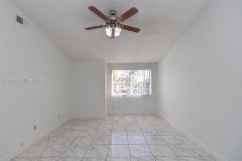 Снять в аренду кондоминиум в Хайалиа, Флорида 1 спальня, 72.65м2, № 2065097 - фото 8