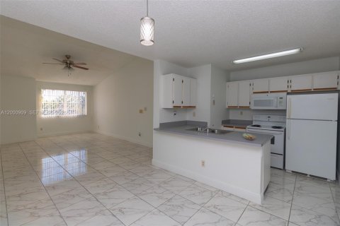 Снять в аренду кондоминиум в Хайалиа, Флорида 1 спальня, 72.65м2, № 2065097 - фото 6