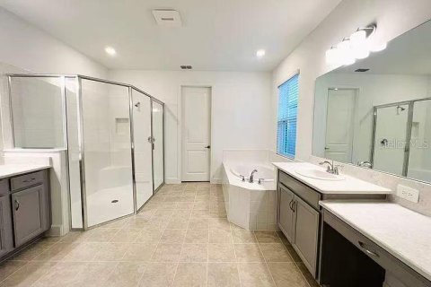 House in Apopka, Florida 5 bedrooms, 355.35 sq.m. № 1869256 - photo 24