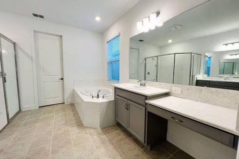 House in Apopka, Florida 5 bedrooms, 355.35 sq.m. № 1869256 - photo 25