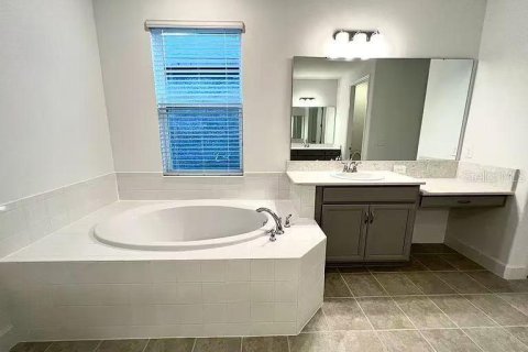 House in Apopka, Florida 5 bedrooms, 355.35 sq.m. № 1869256 - photo 28