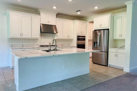 House in Apopka, Florida 5 bedrooms, 355.35 sq.m. № 1869256 - photo 9