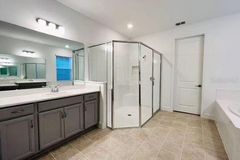 House in Apopka, Florida 5 bedrooms, 355.35 sq.m. № 1869256 - photo 27