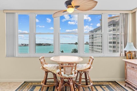 Condo in Saint Petersburg, Florida, 2 bedrooms № 2106561 - photo 14