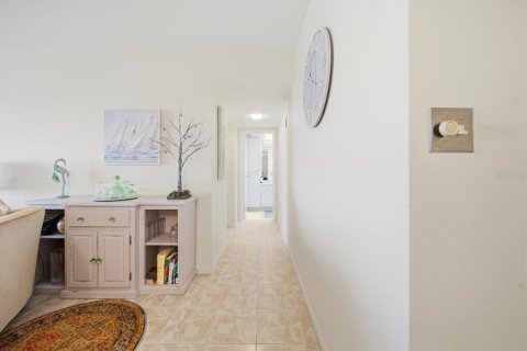 Condo in Saint Petersburg, Florida, 2 bedrooms № 2106561 - photo 23