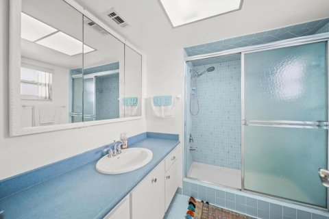 Condo in Saint Petersburg, Florida, 2 bedrooms № 2106561 - photo 22