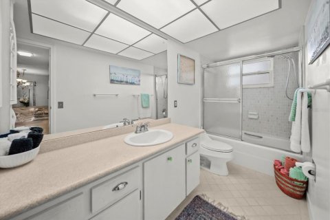 Condo in Saint Petersburg, Florida, 2 bedrooms № 2106561 - photo 25