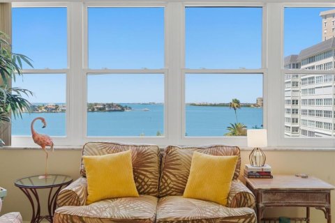 Condo in Saint Petersburg, Florida, 2 bedrooms № 2106561 - photo 17
