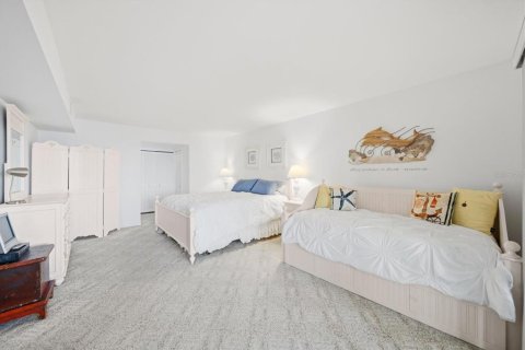 Condo in Saint Petersburg, Florida, 2 bedrooms № 2106561 - photo 21