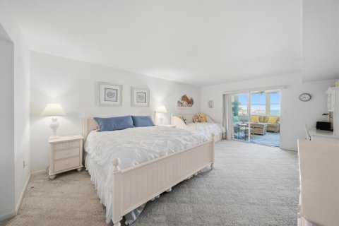 Condo in Saint Petersburg, Florida, 2 bedrooms № 2106561 - photo 20