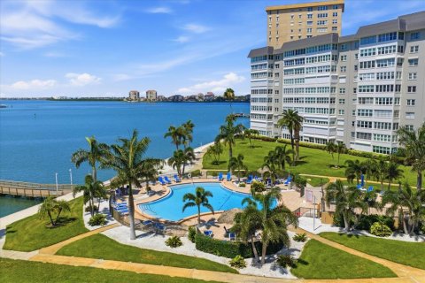 Condo in Saint Petersburg, Florida, 2 bedrooms № 2106561