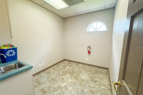 Immobilier commercial à louer à Venice, Floride: 99.03 m2 № 2388527 - photo 5
