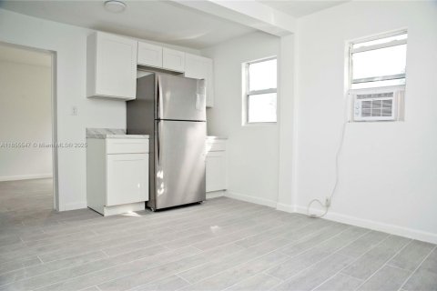 Casa en alquiler en Hollywood, Florida, 2 dormitorios, 60.39 m2 № 1877877 - foto 2