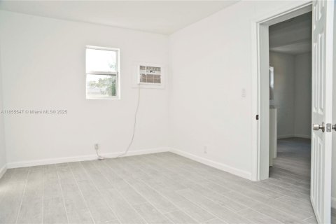 Villa ou maison à louer à Hollywood, Floride: 2 chambres, 60.39 m2 № 1877877 - photo 9