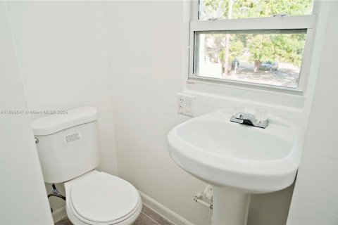 Casa en alquiler en Hollywood, Florida, 2 dormitorios, 60.39 m2 № 1877877 - foto 13