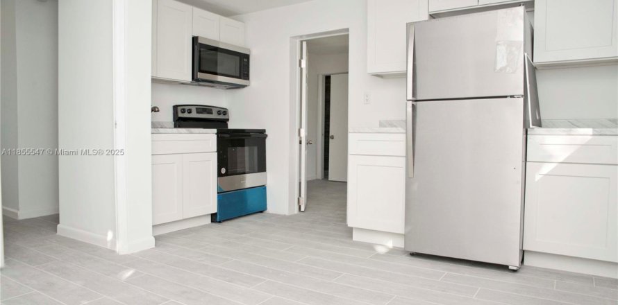 Villa ou maison à Hollywood, Floride 2 chambres, 60.39 m2 № 1877877