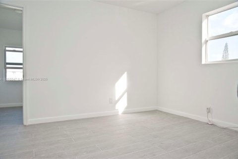 Casa en alquiler en Hollywood, Florida, 2 dormitorios, 60.39 m2 № 1877877 - foto 6