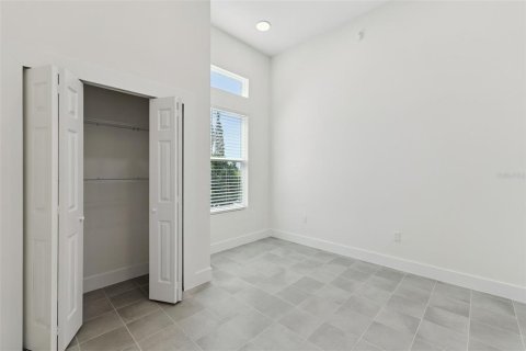 House in Ormond Beach, Florida 5 bedrooms, 241.64 sq.m. № 2394368 - photo 25