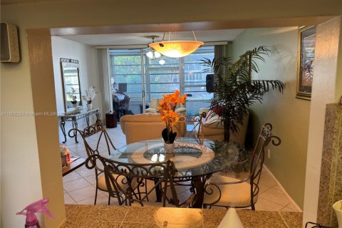 Condominio en venta en Tamarac, Florida, 2 dormitorios, 95.22 m2 № 1954203 - foto 5