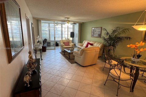 Condominio en venta en Tamarac, Florida, 2 dormitorios, 95.22 m2 № 1954203 - foto 9