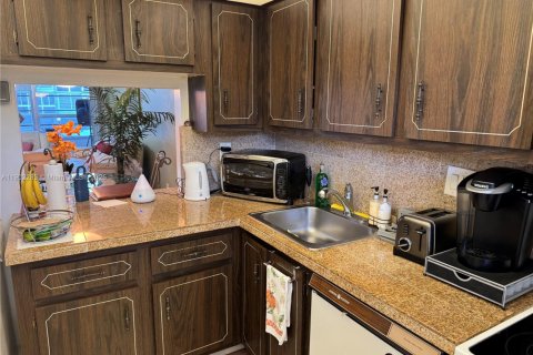 Condominio en venta en Tamarac, Florida, 2 dormitorios, 95.22 m2 № 1954203 - foto 4