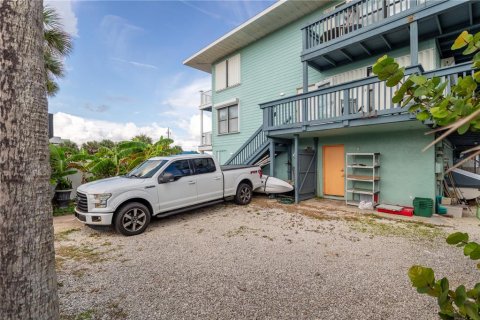 Duplex in New Smyrna Beach, Florida 5 bedrooms, 361.2 sq.m. № 1325143 - photo 16