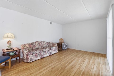Condo in Inverness, Florida, 2 bedrooms № 2094406 - photo 15