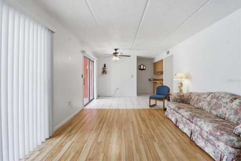 Condo in Inverness, Florida, 2 bedrooms № 2094406 - photo 17