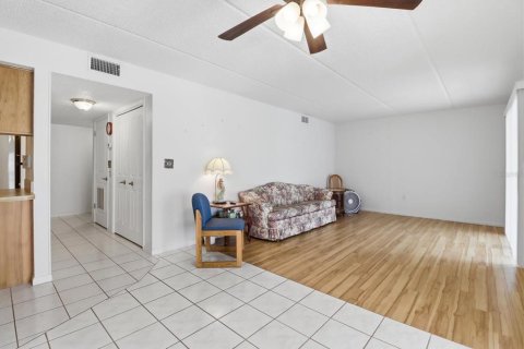 Condo in Inverness, Florida, 2 bedrooms № 2094406 - photo 14