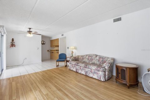 Condo in Inverness, Florida, 2 bedrooms № 2094406 - photo 16