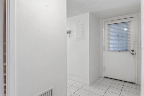 Condo in Inverness, Florida, 2 bedrooms № 2094406 - photo 10