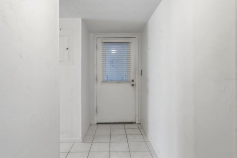 Condo in Inverness, Florida, 2 bedrooms № 2094406 - photo 9
