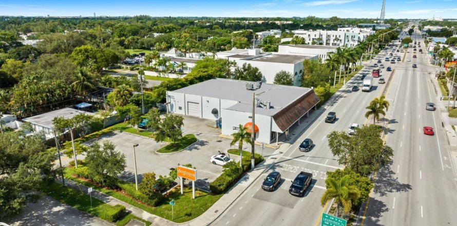 Commercial property in Fort Lauderdale, Florida № 750492