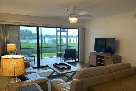 Condo in New Smyrna Beach, Florida, 2 bedrooms  № 1392738 - photo 6