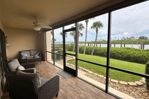 Condo in New Smyrna Beach, Florida, 2 bedrooms  № 1392738 - photo 24