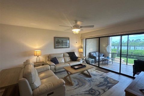 Condo in New Smyrna Beach, Florida, 2 bedrooms  № 1392738 - photo 5