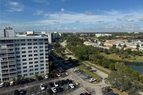 Condo in Hollywood, Florida, 2 bedrooms  № 2000737 - photo 9