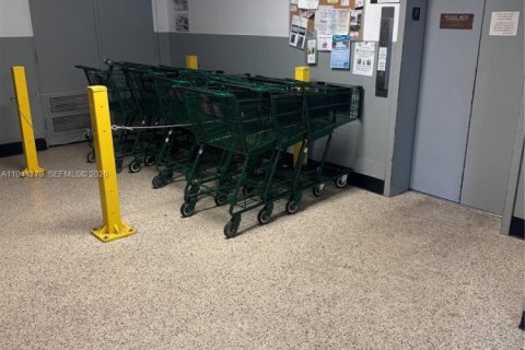 Condo in Hollywood, Florida, 2 bedrooms  № 2000737 - photo 11