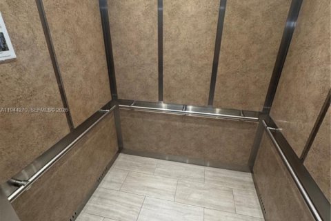 Condo in Hollywood, Florida, 2 bedrooms  № 2000737 - photo 15