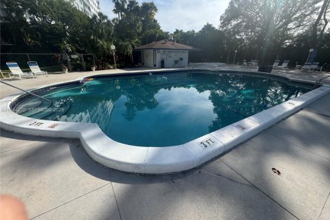 Condo in Hollywood, Florida, 2 bedrooms  № 2000737 - photo 25