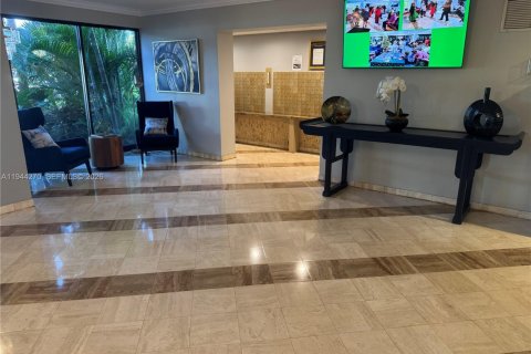 Condo in Hollywood, Florida, 2 bedrooms  № 2000737 - photo 19