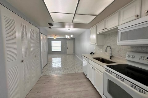 Touwnhouse à louer à Kissimmee, Floride: 2 chambres, 89.19 m2 № 2388915 - photo 17