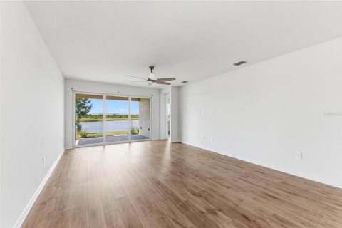 House in Venice, Florida 3 bedrooms, 156.54 sq.m. № 2214504 - photo 23
