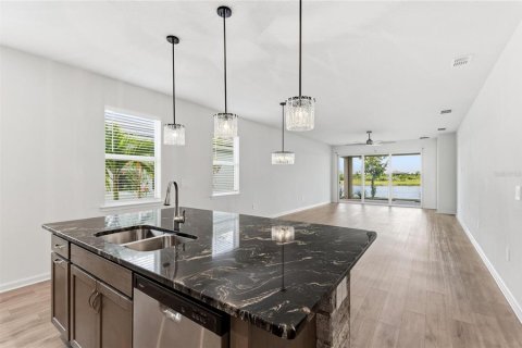 House in Venice, Florida 3 bedrooms, 156.54 sq.m. № 2214504 - photo 20