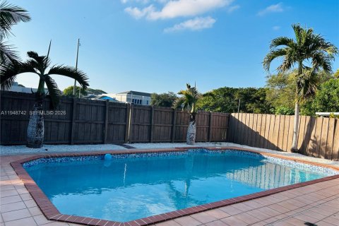 Снять в аренду виллу или дом в Майами, Флорида 3 спальни, 140.93м2, № 2005307 - фото 3