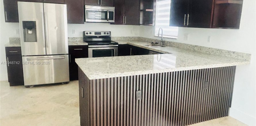 Дом в Майами, Флорида 3 спальни, 140.93м2 № 2005307